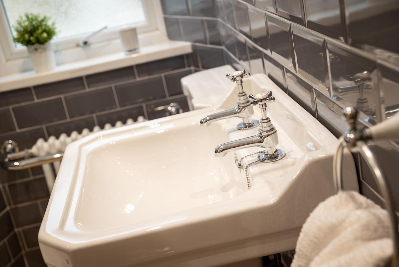Woodland Cottage - Private Courtyard - Pet Friendly Retreat In The Heart Of Windermere Exteriér fotografie