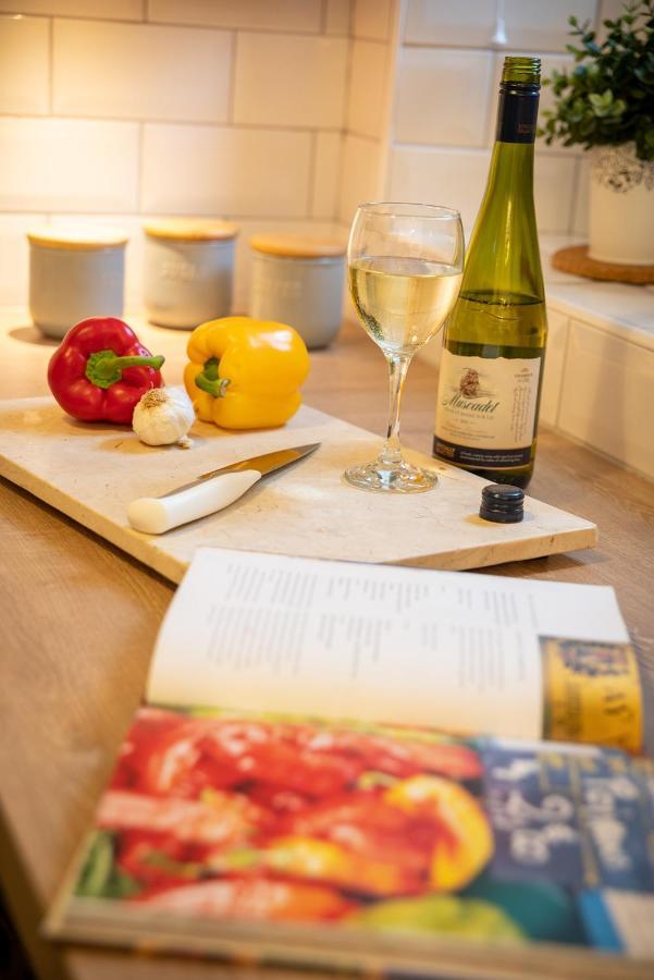 Woodland Cottage - Private Courtyard - Pet Friendly Retreat In The Heart Of Windermere Exteriér fotografie